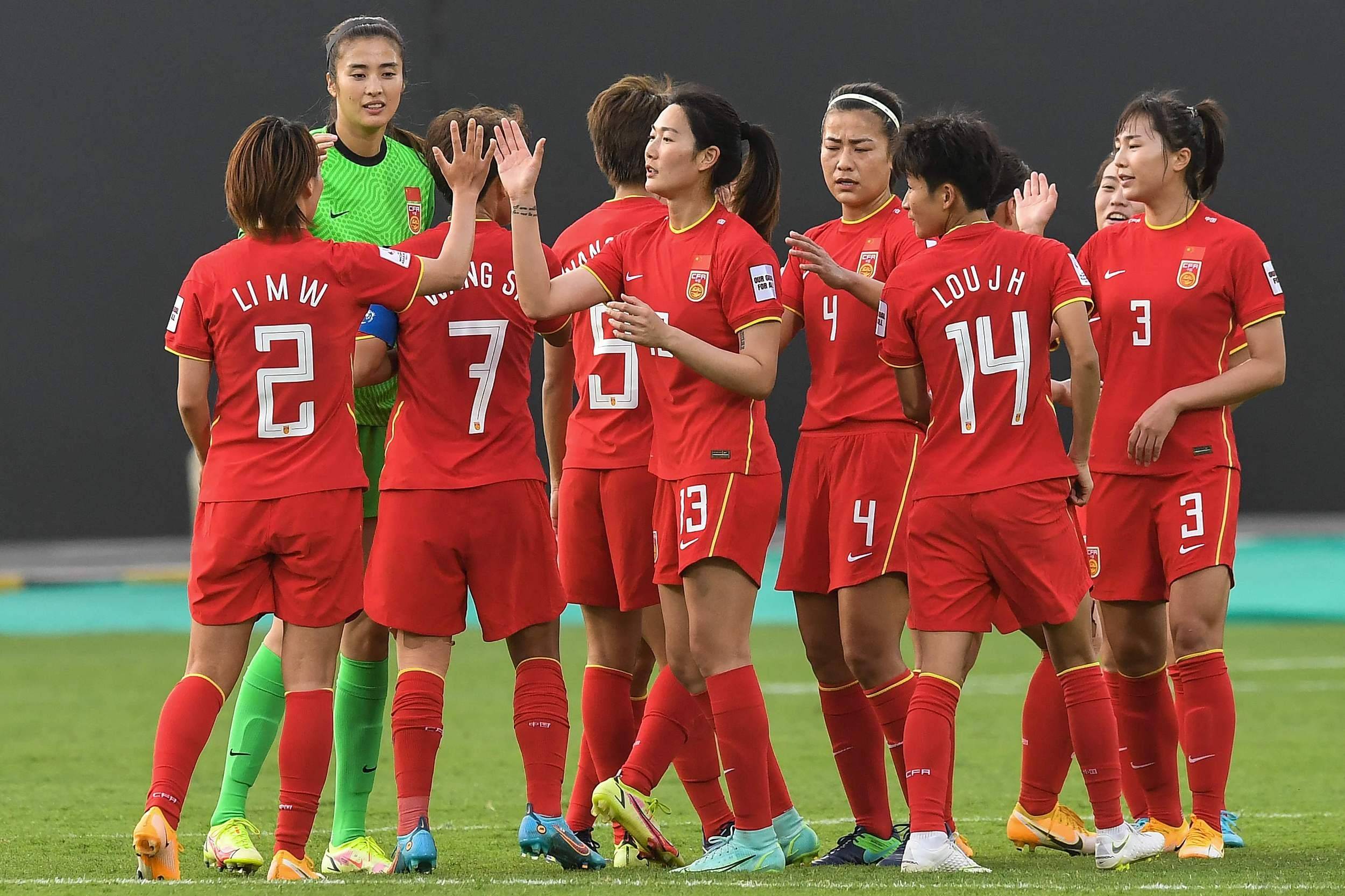 国际足球赛场:中国女足获得胜利